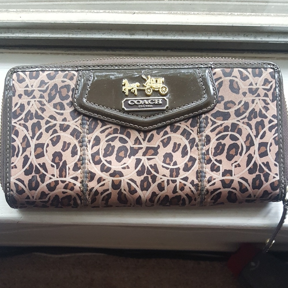 Classic Coach Leopard wallet